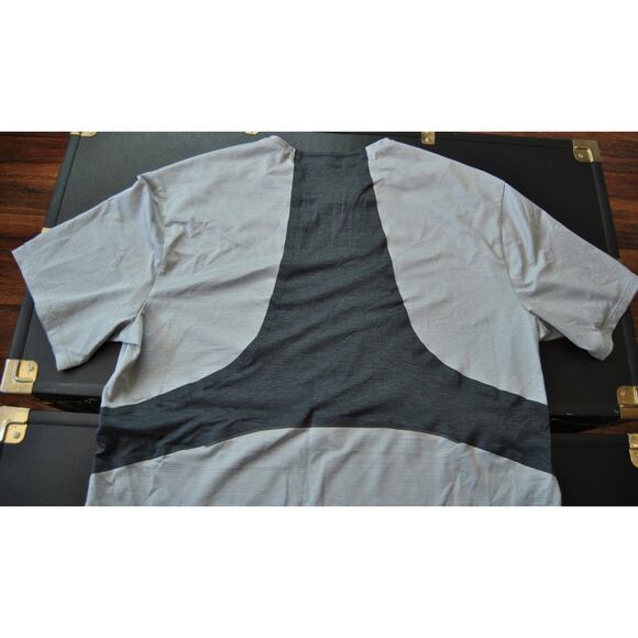 Lululemon Two Toned Gray Short Sleeve Shirt - Picture 9 of 11
